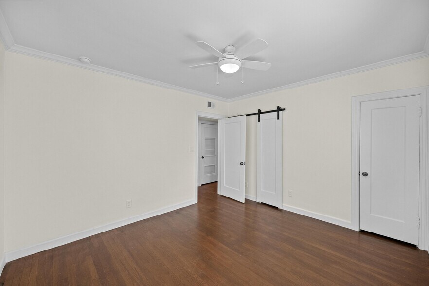 Building Photo - 903 E Live Oak St
