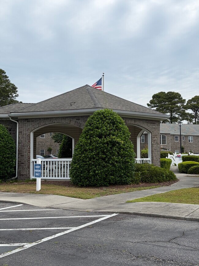 Building Photo - 200 Willow Green Dr