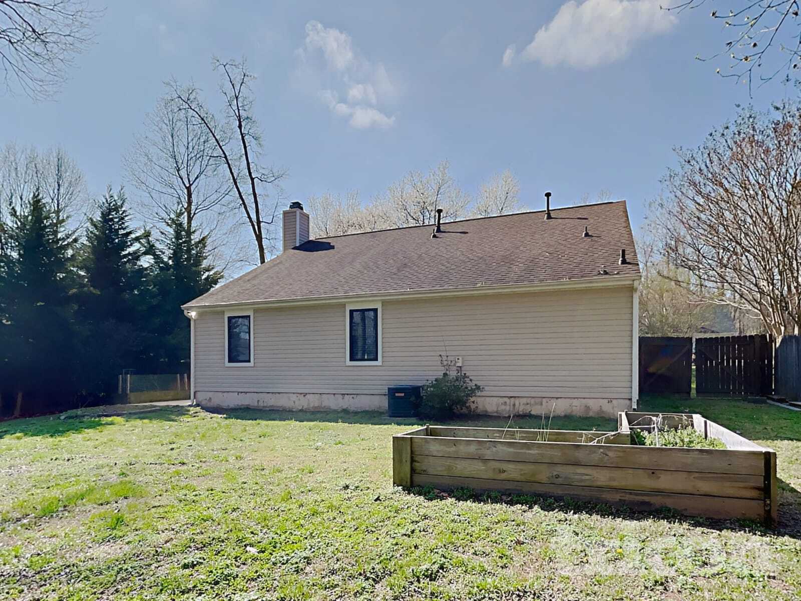 Building Photo - 511 Lisa Carol Dr