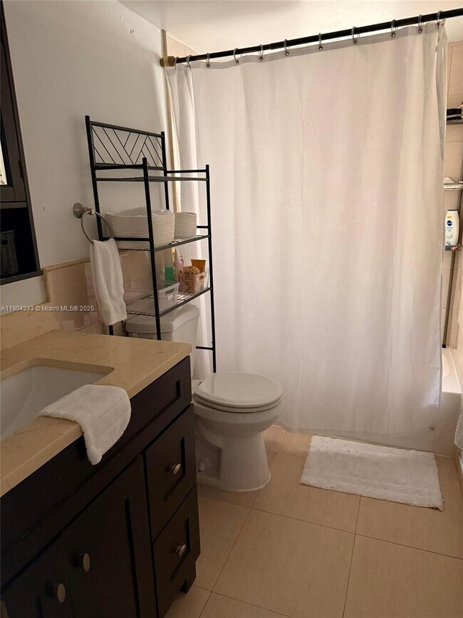 Building Photo - 12035 NE 2nd Ave