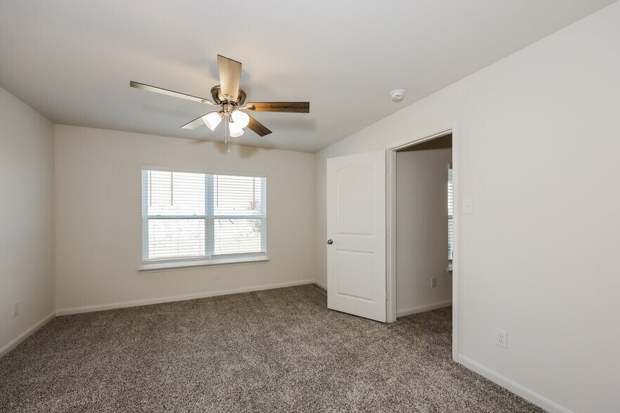 Building Photo - 1313 Redpine Dr