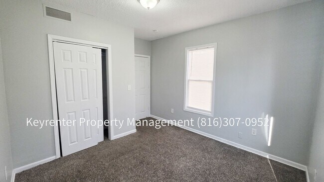 Building Photo - 4 Bedroom 3 Bath for rent