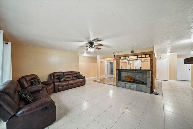 Building Photo - 10431 Odessa Dr