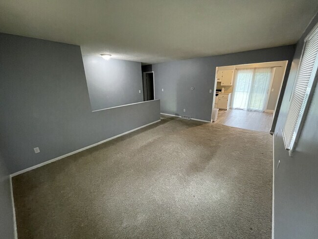 Building Photo - Woodward Duplex