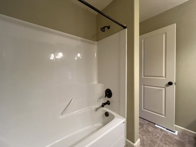 Building Photo - 3BD/3BA Bethany Home with Vaulted Ceilings, Stainless Appliances & Gas Fireplace