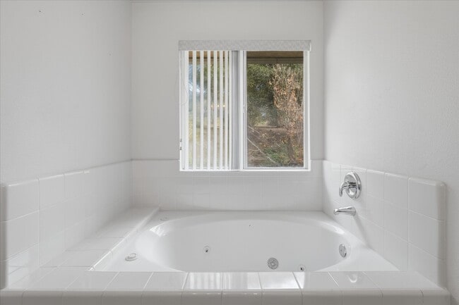 Building Photo - 43379 Leach Rd