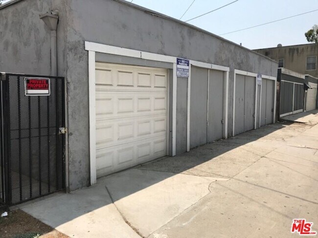 Building Photo - 1025 Locust Ave