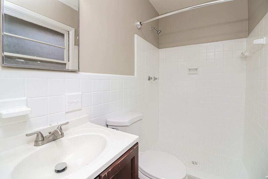 Building Photo - 3149 Beech Dr