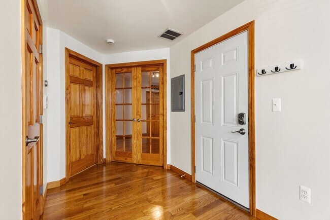 Building Photo - 609-611-611 Dorchester Ave