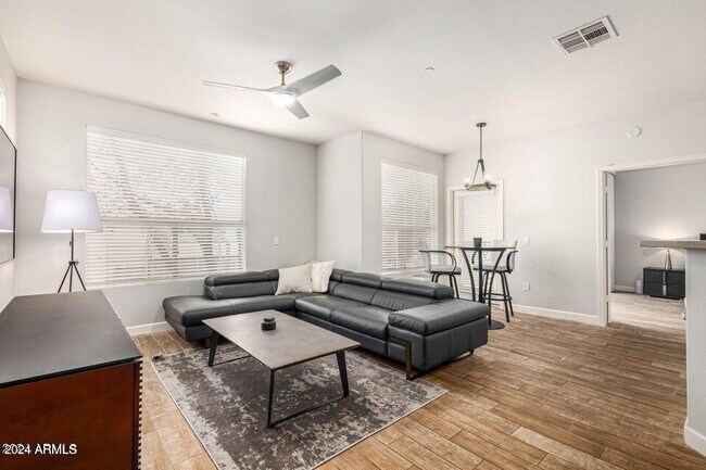 Building Photo - 9550 E Thunderbird Rd