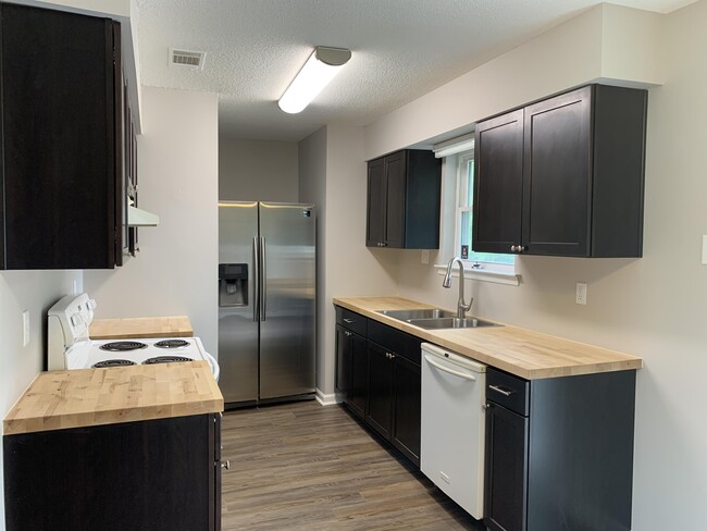 Building Photo - 219 Fowler St