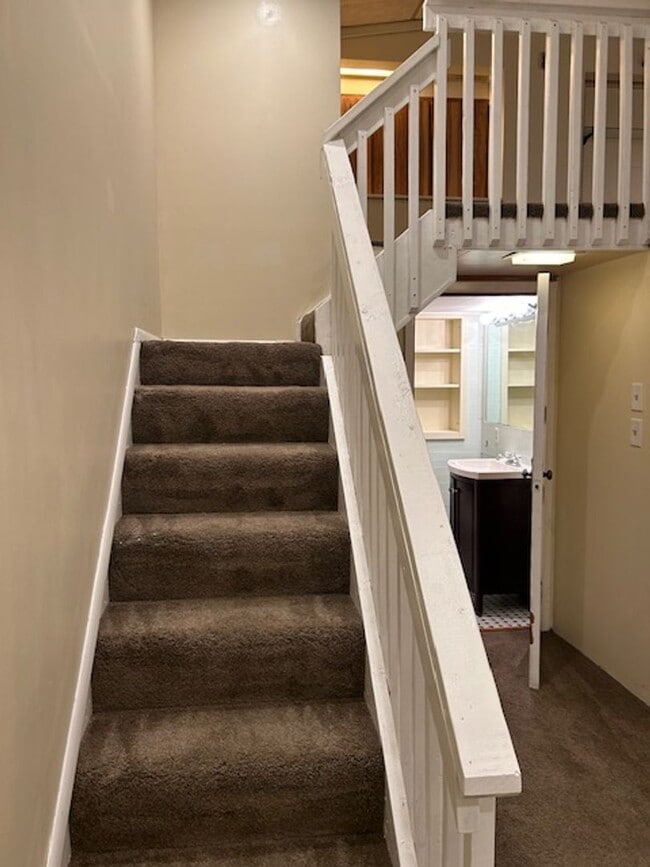 Building Photo - 1840 Jancey St