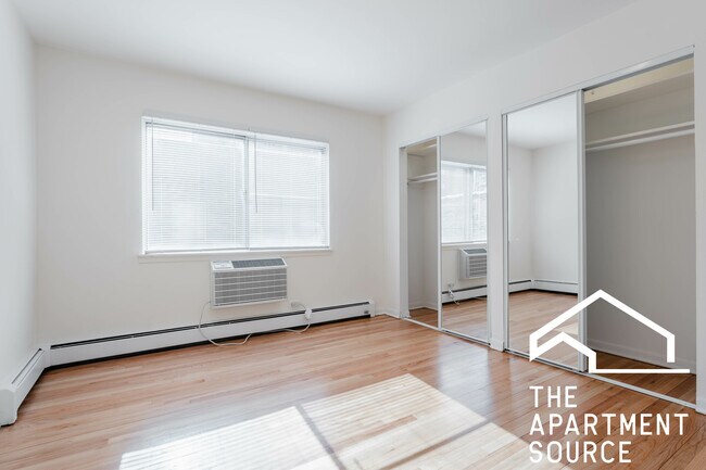 Building Photo - 424 W Oakdale Ave