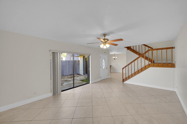 Building Photo - 128 Lake Arbor Dr