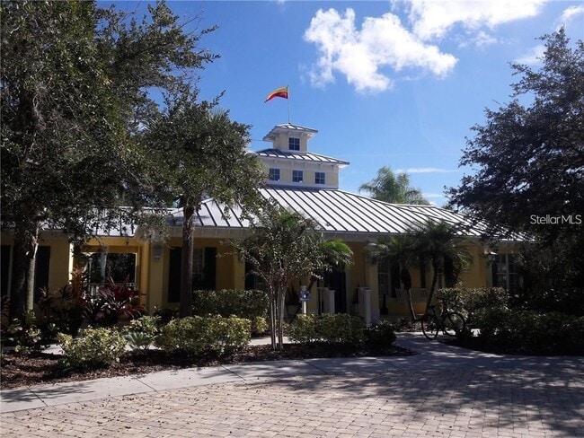 Building Photo - 5654 Duval St