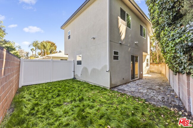 Building Photo - 5741 Simpson Ave