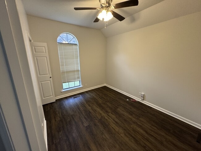 Building Photo - 825 Cold Creek Trail