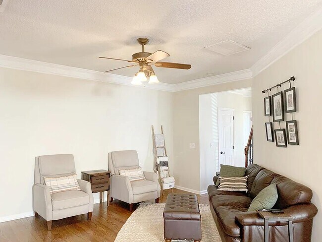 Building Photo - 207 Twinleaf Way