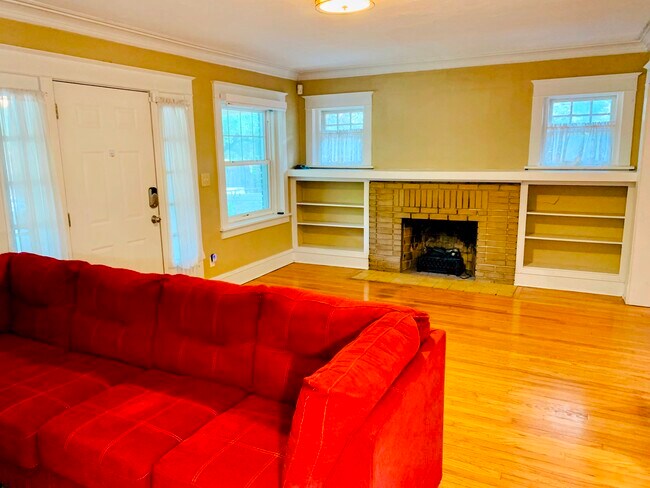 Building Photo - 5830 Holmes St