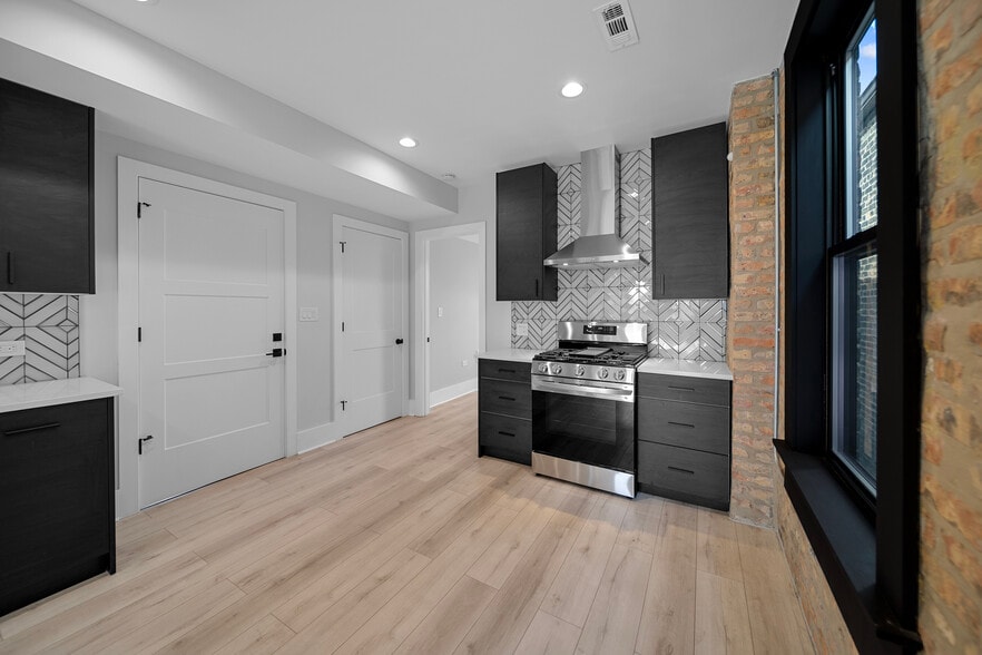 Building Photo - 1320 W 19th St