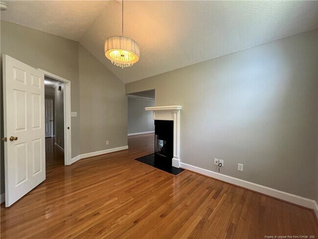 Building Photo - 113 Steeplechase Ln