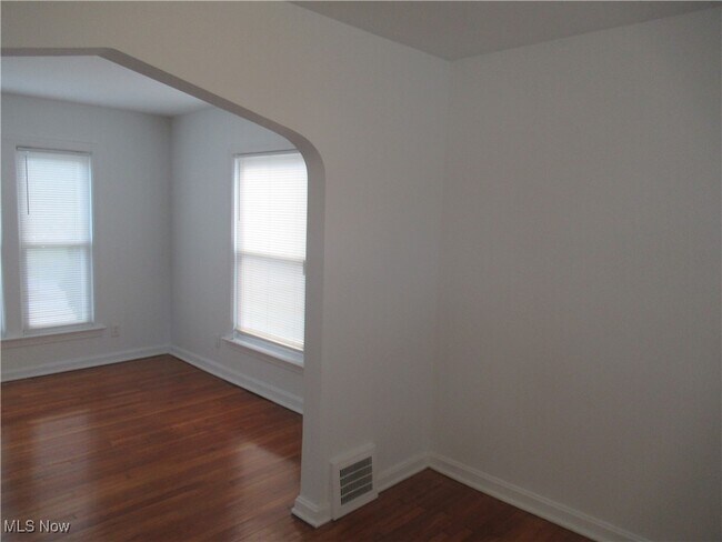 Building Photo - 39 Eldred Ave