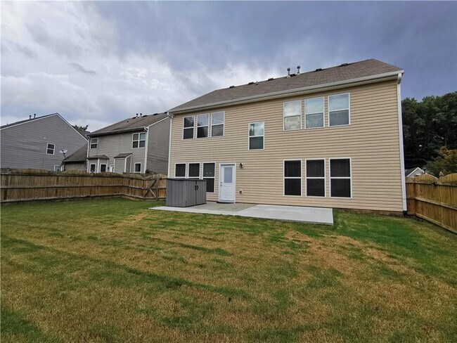 Building Photo - 2430 Woodford Ln NE