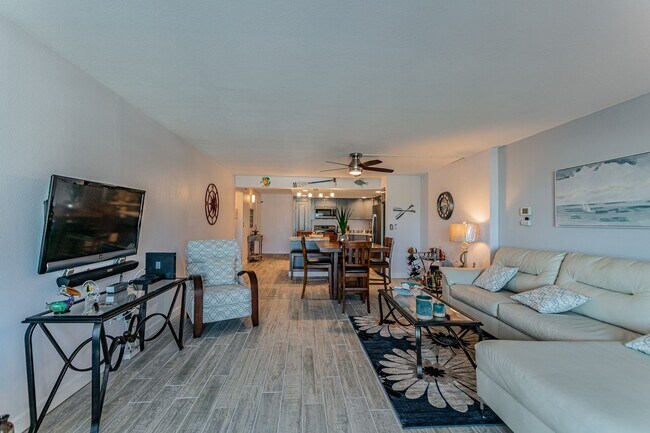 Building Photo - BEAUTIFUL 2 BEDROOM 2 BATHROOM CONDO NEAR CLEARWATER BEACH!