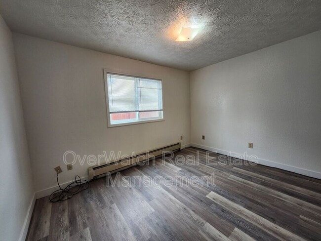 Building Photo - 821 E 12th Ave