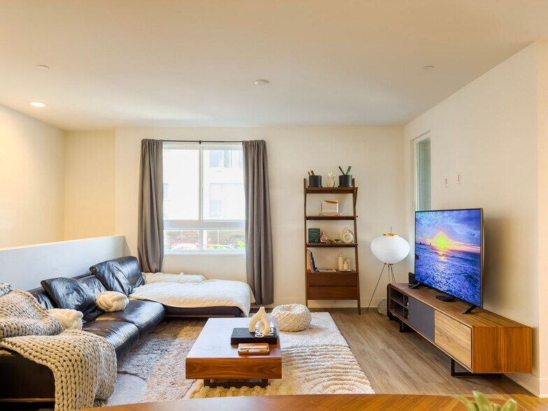 Building Photo - 2111 N Cahuenga Blvd