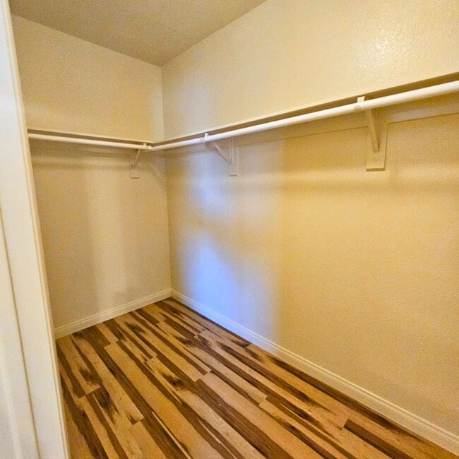 Building Photo - MOVE-IN READY 4BR/3BA SINGLE FAMILY HOME I...