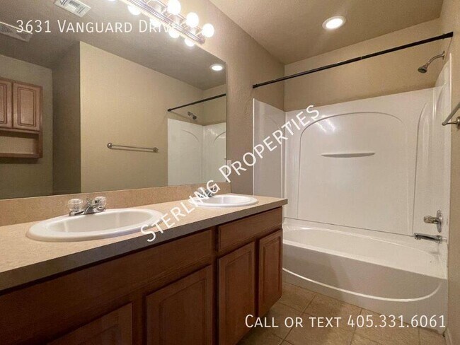 Building Photo - 3631 Vanguard Dr