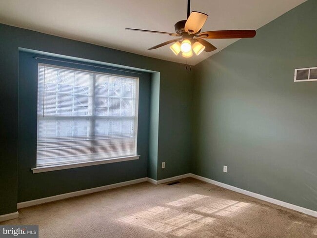 Building Photo - 351 Paradee Dr