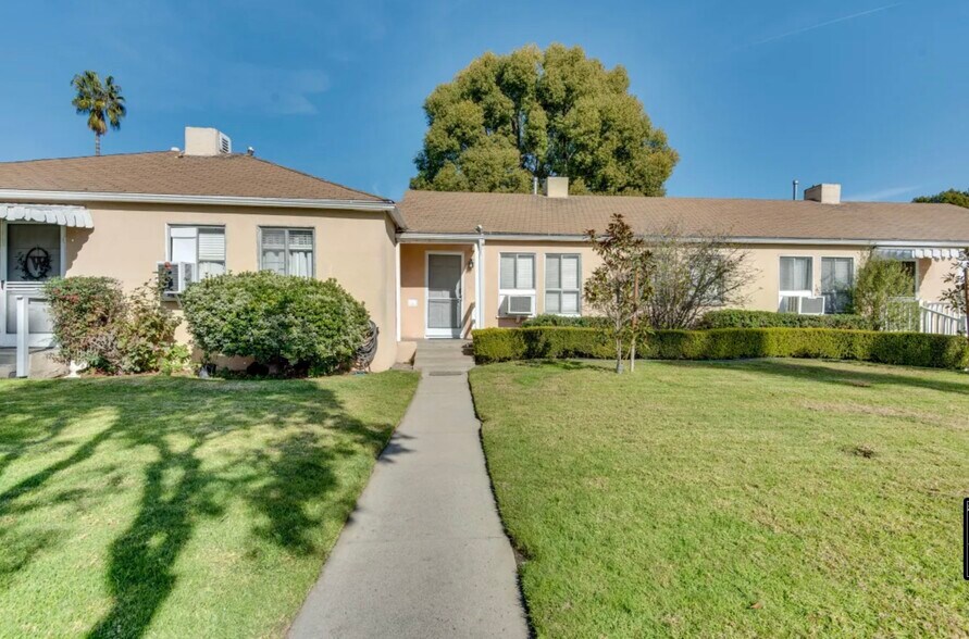 Building Photo - 504 N Rosemary Ln