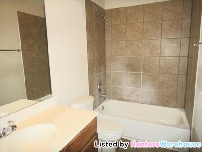 Building Photo - Beautiful Townhome in Euless!!