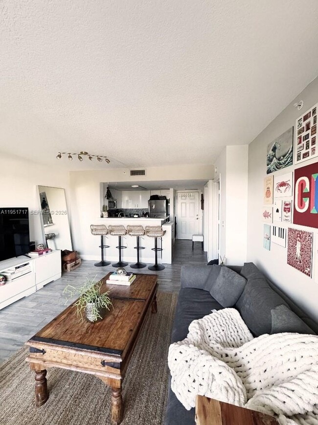 Building Photo - 3000 Coral Wy