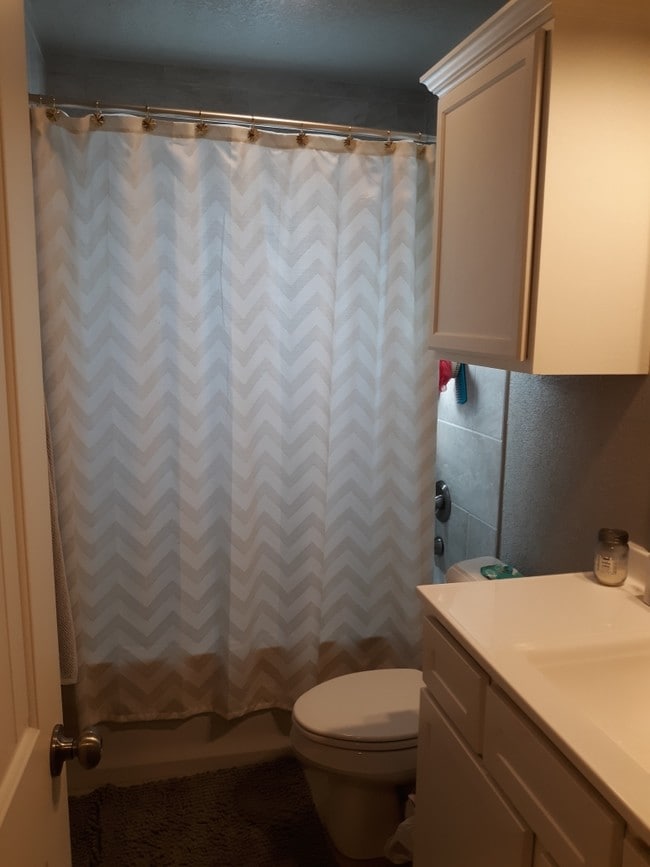 Building Photo - 1120 S Walnut St