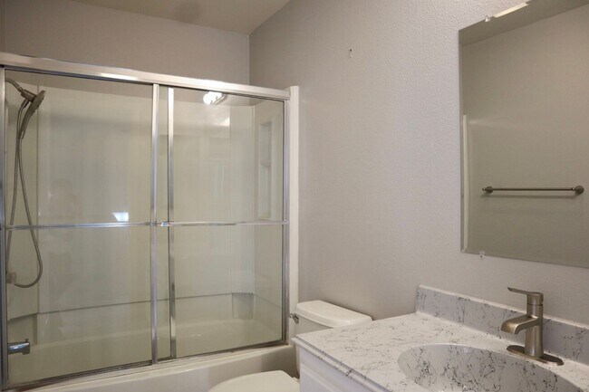 Building Photo - Beautifully Spacious 3-bedroom townhome in Fremont – Gated community!