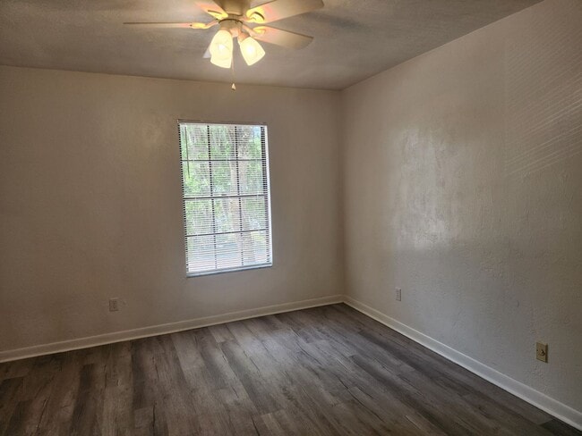 Building Photo - 1559 Hammock Dr