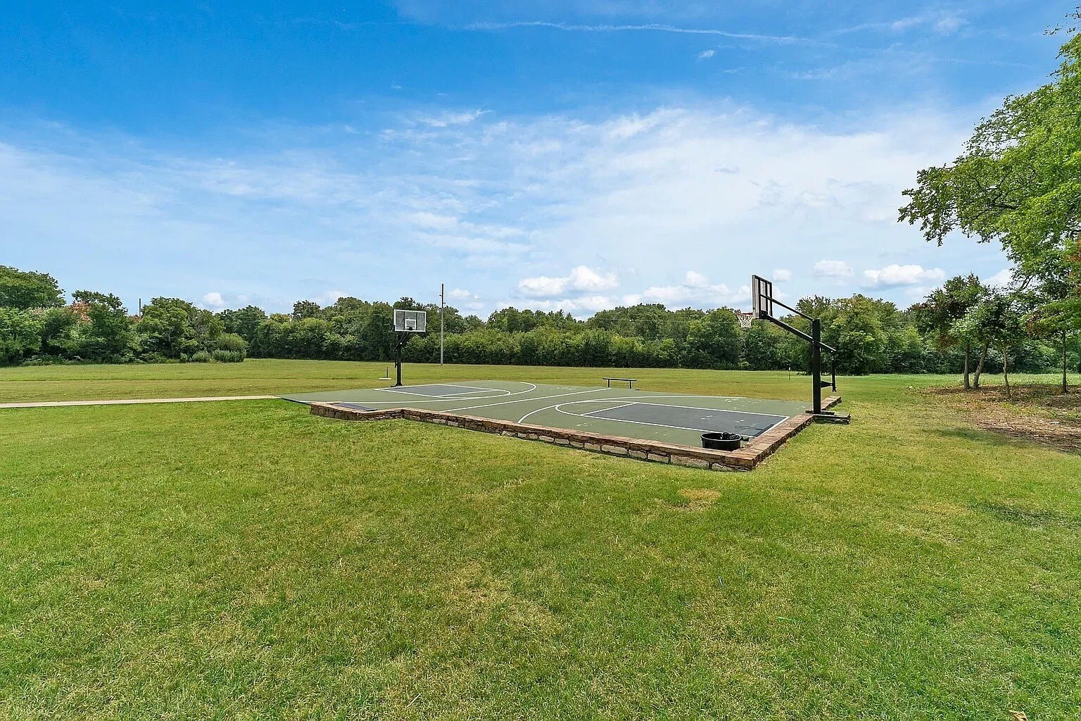 Building Photo - 485 Harding Ln