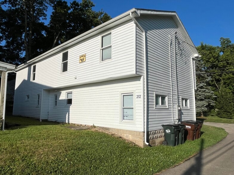 Building Photo - 212 N Beech St