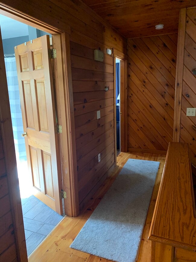 Building Photo - 69 Salisbury Ave