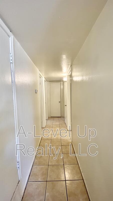 Building Photo - 316 E Elm St