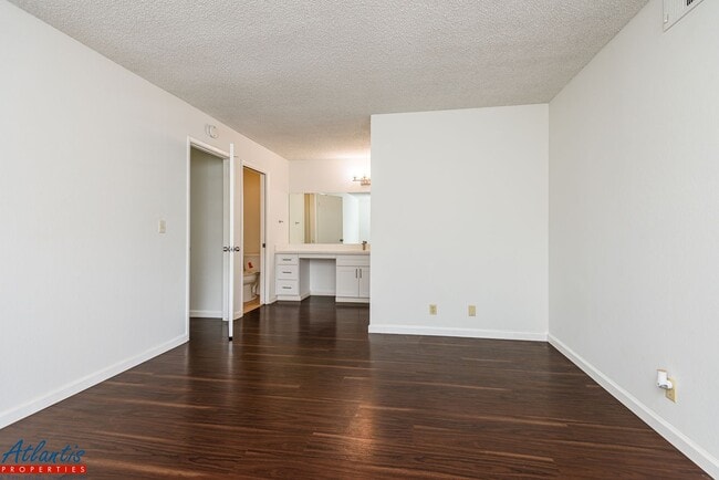 Building Photo - Olive 1178/1180