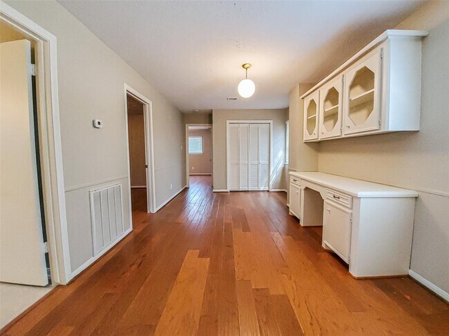 Building Photo - 28903 Twisted Oak Dr