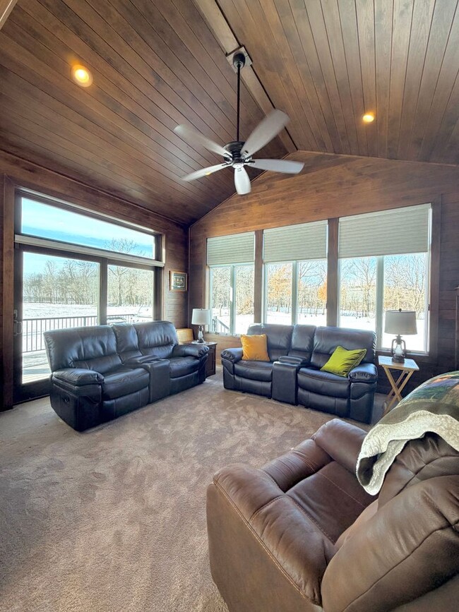 Building Photo - MUST SEE!  Gorgeous - Fully Furnished - New Construction Home in Delano.  No Detail Left To Be De...