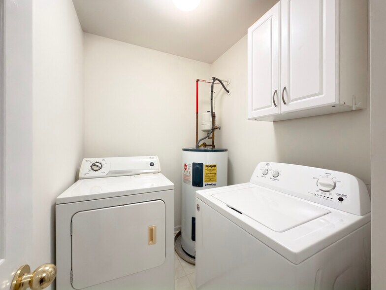 Building Photo - 3021 Barrymore St