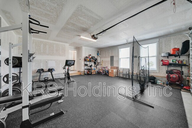 Building Photo - 629 Hayes Dr