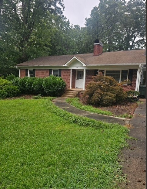 Building Photo - 305 Augusta Rd