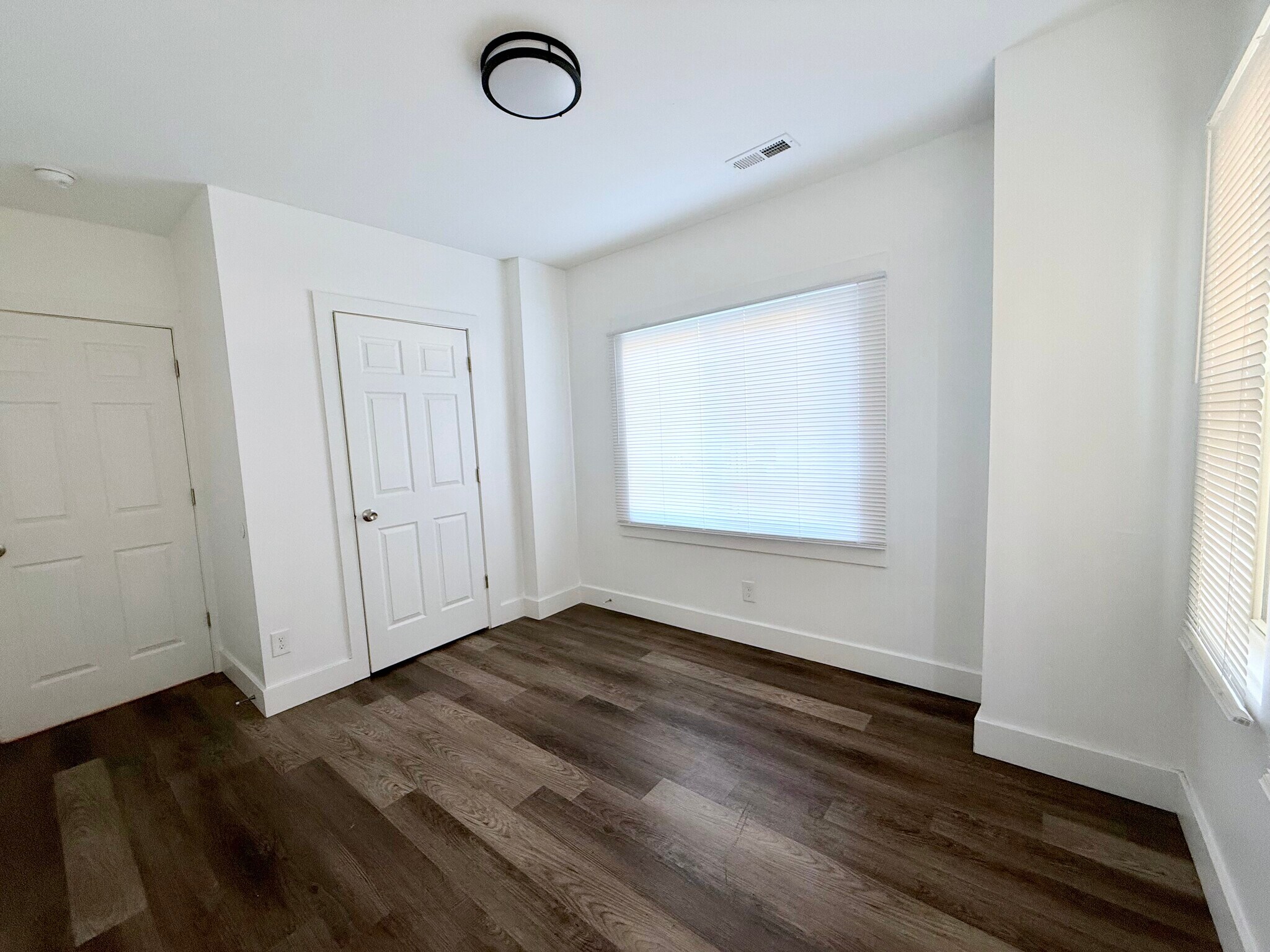 Building Photo - 954 S Ohio Ave